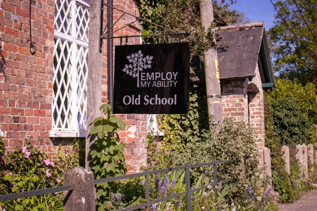 ema school house sign moreton 1024x683 ema school house sign moreton 1024x683